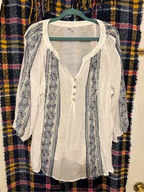 Sara Michelle White Blouse with Navy Floral Stripe Embroidery